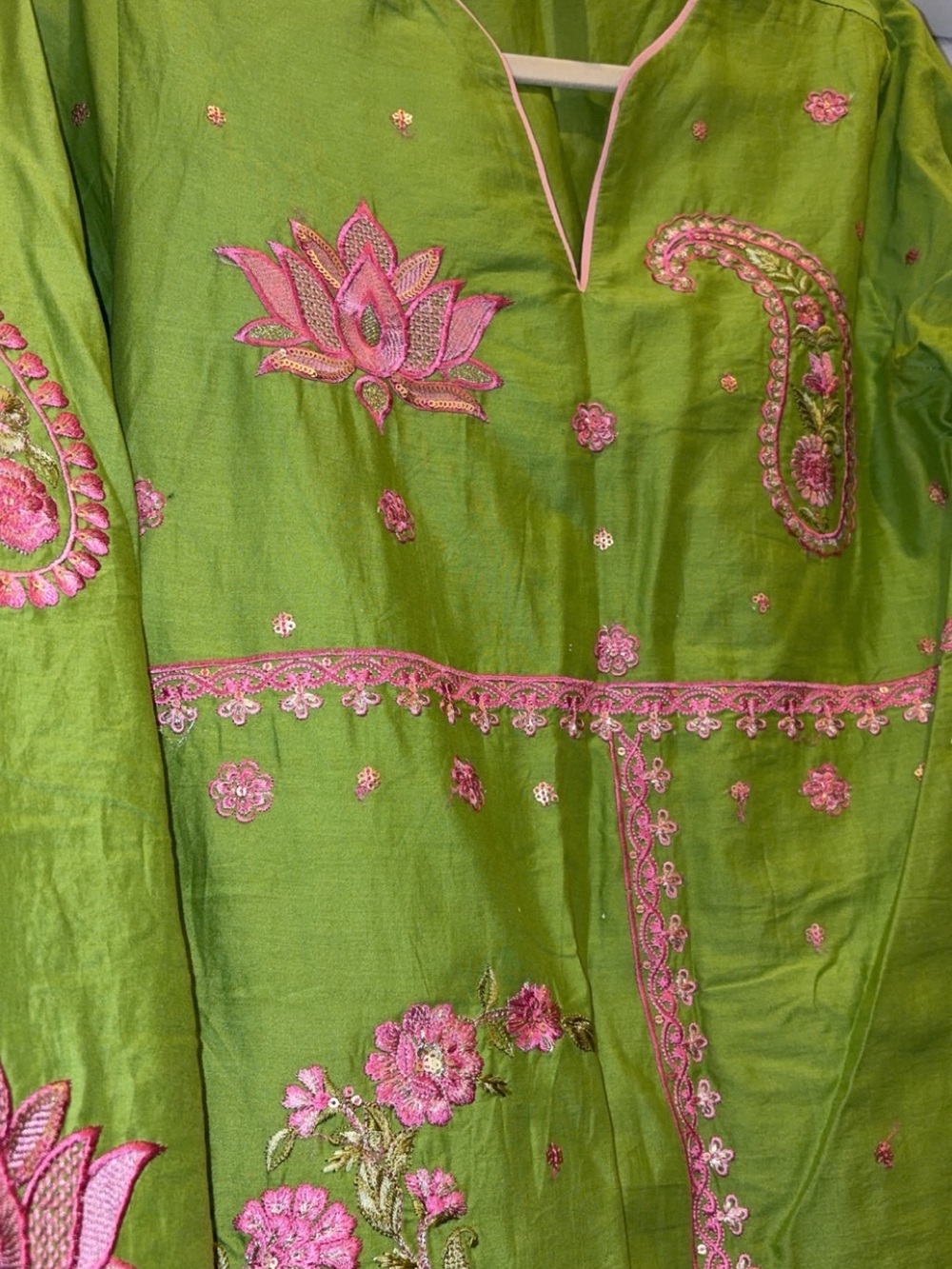 Ethnic Indian Wear Green Long Sleeve Kurta with Pink Embroidery